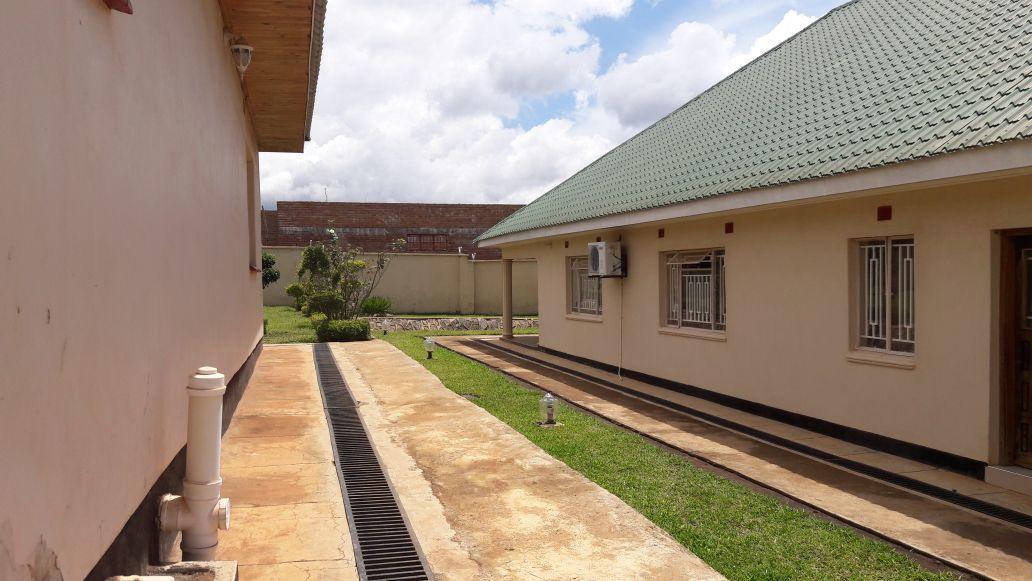 Emmaculate Lodge Mzuzu ภายนอก รูปภาพ